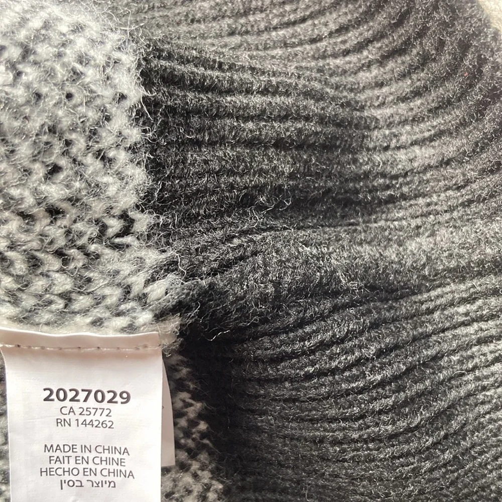 Black Tape NWT size small Black and white sweater. Excellent condition.